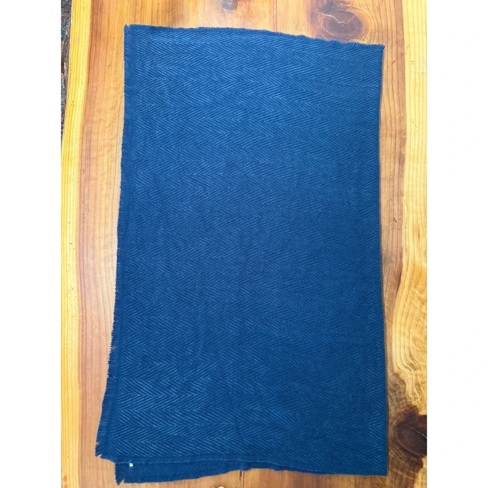 Pottery Barn Herringbone Throw Blanket Soft Comfy Geometric Fringe Navy JJ6